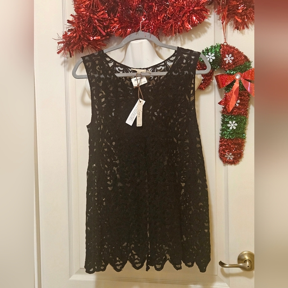 Capri Lace top see threw with embroidery. Pretty-split in back. Med NWT formal - Picture 2 of 16